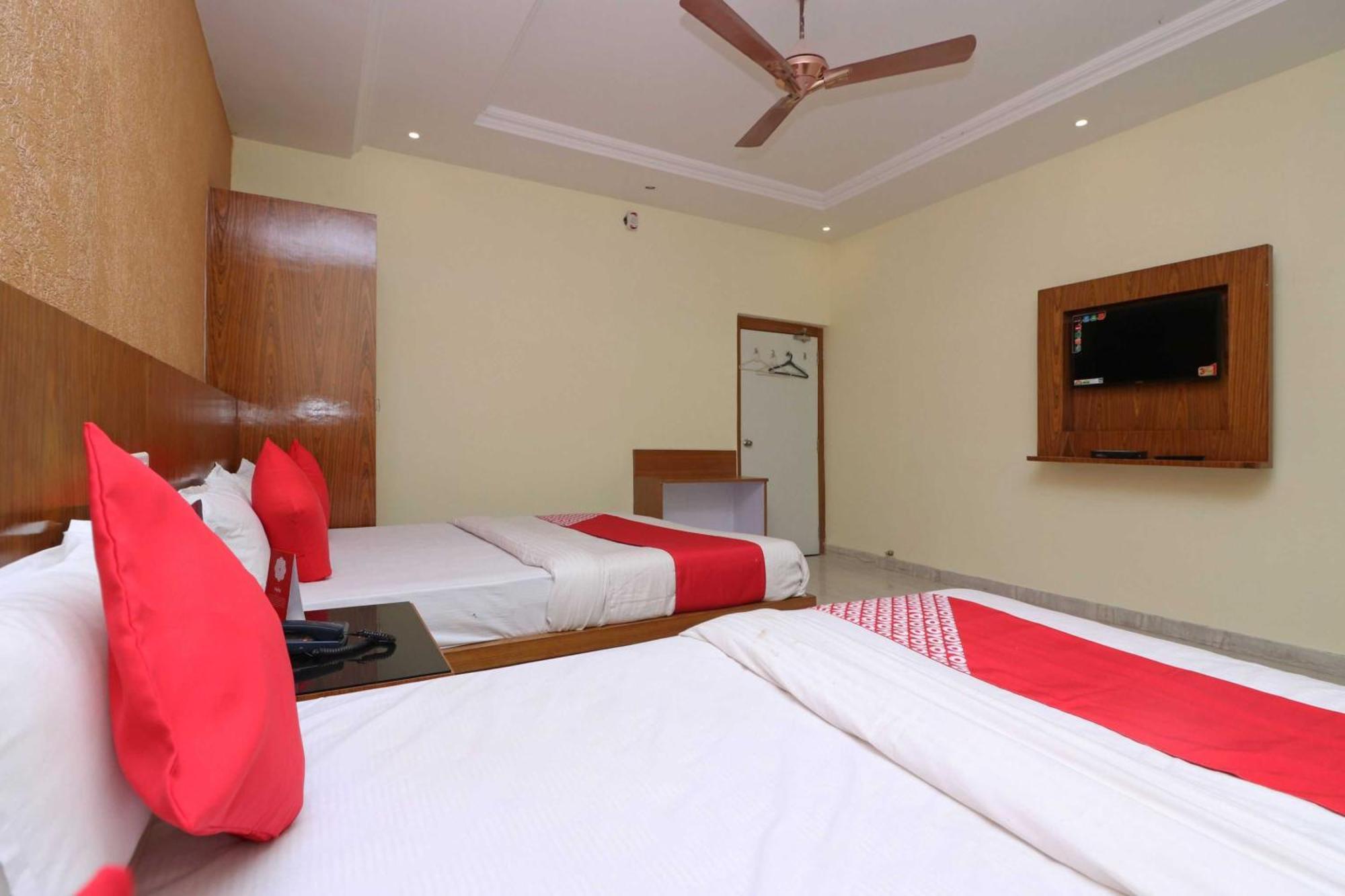Hotel O G K Palace Bodh Gaya Exterior foto